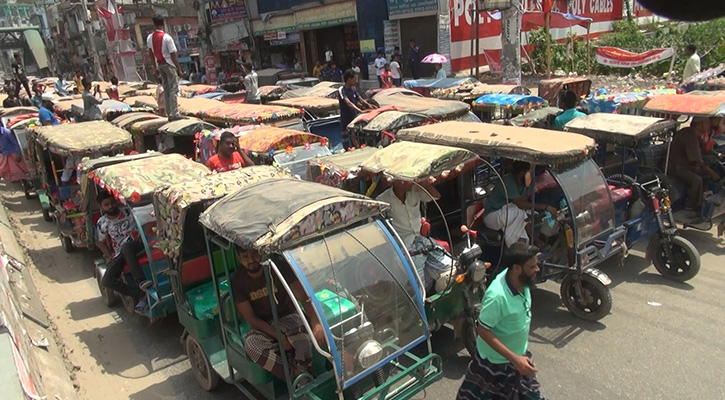 মে দিবসে ৫ শতাধিক রিকশা নিয়ে শ্রমিকদের র‍্যালি